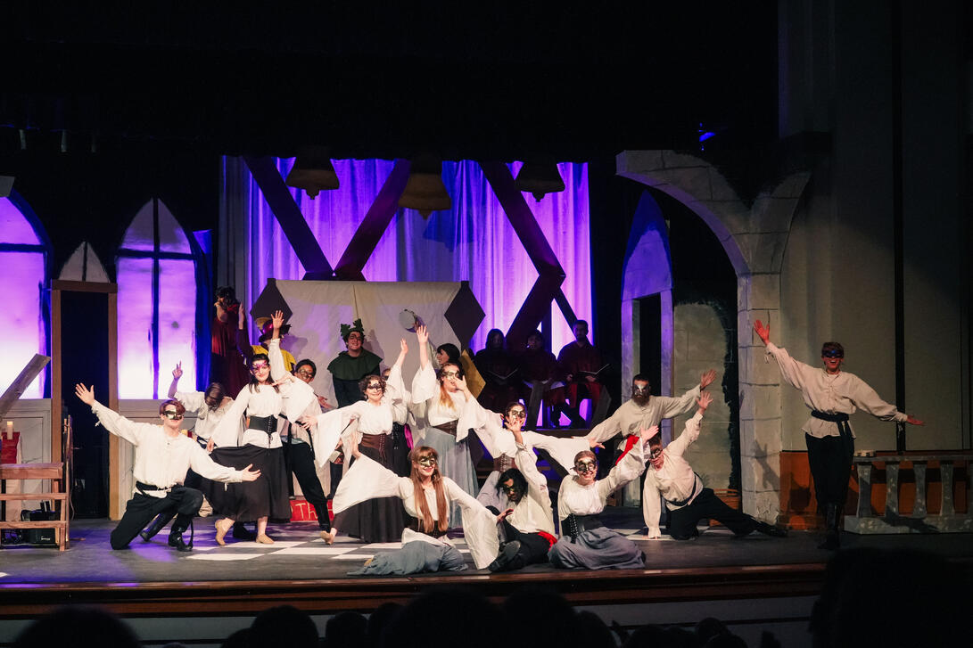 ensemble (bottom center)